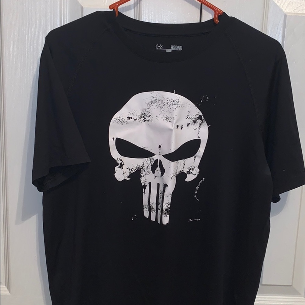Small Men’s Under Armour T-shirt